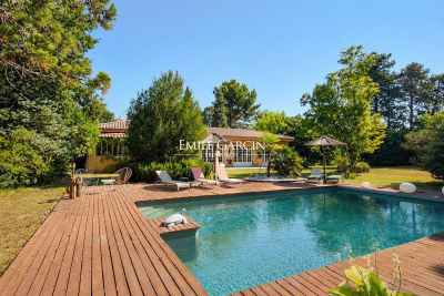Maison &agrave; vendre &agrave; AIX-EN-PROVENCE  - 7 pi&egrave;ces - 290 m&sup2; 