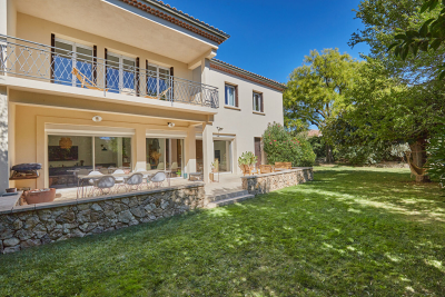 Maison &agrave; vendre &agrave; ST-CANNAT  - 6 pi&egrave;ces - 193 m&sup2; 