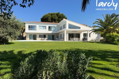 Maison &agrave; vendre &agrave; St-Cyr-sur-Mer  - 8 pi&egrave;ces 370 m&sup2; 
