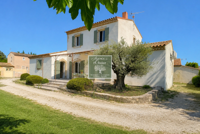 Maison &agrave; vendre &agrave; ST-RÉMY-DE-PROVENCE  - 4 pi&egrave;ces - 147 m&sup2; 