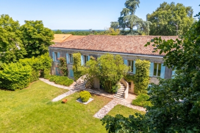 Maison &agrave; vendre &agrave; YVRAC  - 12 pi&egrave;ces - 600 m&sup2; 