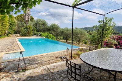 Maison &agrave; louer &agrave; GRASSE  - 4 pi&egrave;ces - 142 m&sup2; 