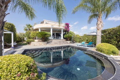 Maison &agrave; vendre &agrave; ST-LAURENT-DU-VAR  - 5 pi&egrave;ces - 373 m&sup2; 