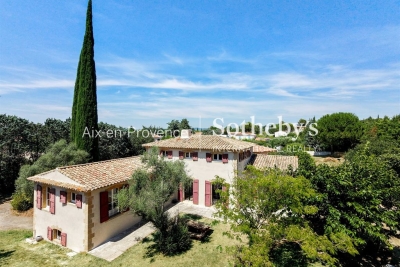 Maison &agrave; vendre &agrave; AIX-EN-PROVENCE  - 7 pi&egrave;ces - 210 m&sup2; 