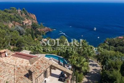Maison &agrave; louer &agrave; THÉOULE-SUR-MER  - 7 pi&egrave;ces - 344 m&sup2; 