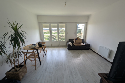 Appartement &agrave; louer &agrave; SIX-FOURS-LES-PLAGES  - 3 pi&egrave;ces - 57 m&sup2; 
