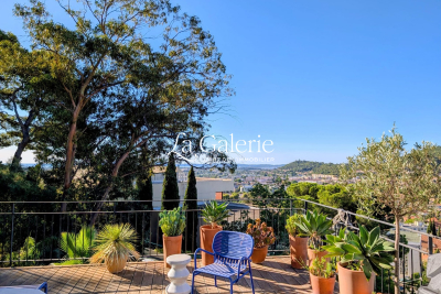 Maison &agrave; vendre &agrave; HYÈRES  - 5 pi&egrave;ces - 175 m&sup2; 