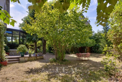 Maison &agrave; louer &agrave; SCEAUX  - 8 pi&egrave;ces - 234 m&sup2; 