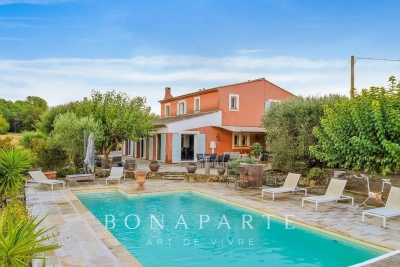 House for sale in BAGNOLS-EN-FORÊT Boulouris - 7 rooms - 205 m&sup2; 