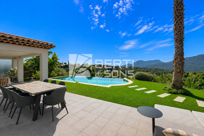 Maison &agrave; vendre &agrave; MANDELIEU-LA-NAPOULE  - 7 pi&egrave;ces - 237 m&sup2; 