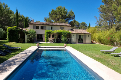 Maison &agrave; vendre &agrave; LOURMARIN  - 8 pi&egrave;ces - 190 m&sup2; 