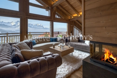 Maison &agrave; louer &agrave; COMBLOUX  - 6 pi&egrave;ces - 400 m&sup2; 