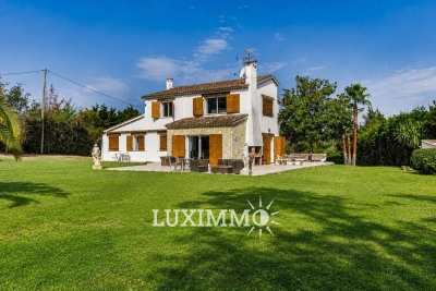 Maison &agrave; louer &agrave; MOUANS-SARTOUX  - 7 pi&egrave;ces - 250 m&sup2; 