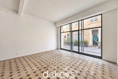 Commerce &agrave; louer &agrave; MARSEILLE 1ER Rognes - 2 pi&egrave;ces - 157 m&sup2; 