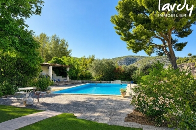 Maison &agrave; vendre &agrave; CASSIS Estroublans - 5 pi&egrave;ces - 178 m&sup2; 