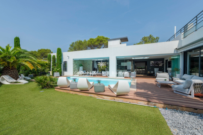 Maison &agrave; vendre &agrave; ST-RAPHAËL  - 8 pi&egrave;ces - 250 m&sup2; 