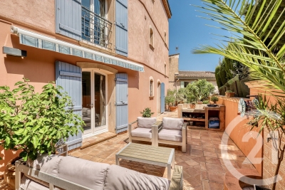 Maison &agrave; vendre &agrave; HYÈRES  - 6 pi&egrave;ces - 204 m&sup2; 