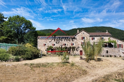 Maison &agrave; vendre &agrave; AUJAC  - 13 pi&egrave;ces - 330 m&sup2; 