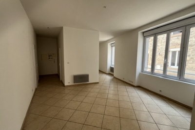 Appartement &agrave; louer &agrave; ST UZE  - 2 pi&egrave;ces - 58 m&sup2; 