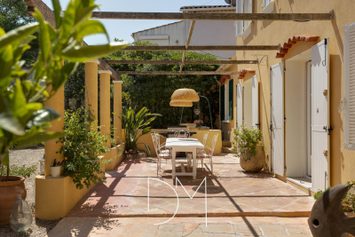 Maison &agrave; vendre &agrave; SIX-FOURS-LES-PLAGES Sainte-Brigitte - 7 pi&egrave;ces - 130 m&sup2; 