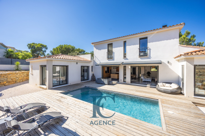 Maison &agrave; vendre &agrave; SIX-FOURS-LES-PLAGES  - 6 pi&egrave;ces - 190 m&sup2; 