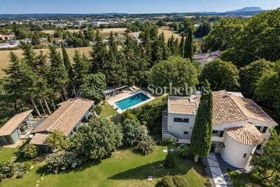 Maison &agrave; vendre &agrave; AIX-EN-PROVENCE  - 8 pi&egrave;ces - 300 m&sup2; 