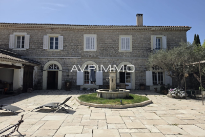 Maison &agrave; vendre &agrave; LE CASTELLET  - 9 pi&egrave;ces - 420 m&sup2; 