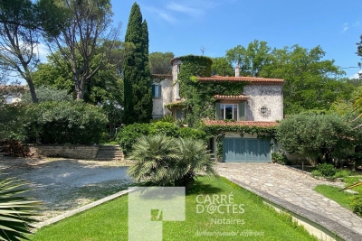 Maison &agrave; vendre &agrave; NÎMES Castanet - 7 pi&egrave;ces - 240 m&sup2; 