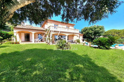 Maison &agrave; vendre &agrave; CAVALAIRE-SUR-MER  - 5 pi&egrave;ces - 207 m&sup2; 