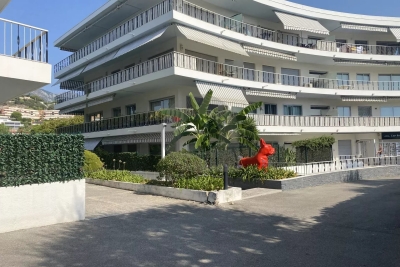 Appartement &agrave; louer &agrave; ROQUEBRUNE-CAP-MARTIN  - 2 pi&egrave;ces - 57 m&sup2; 