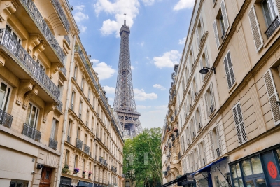 Appartement &agrave; louer &agrave; PARIS 7EME Mail 2 - 3 pi&egrave;ces - 53 m&sup2; 