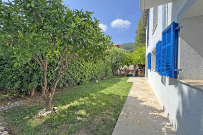 Maison &agrave; vendre villa jardin cuisine chambres alpes maritimes 