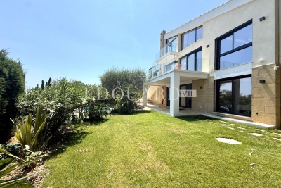 Maison &agrave; vendre &agrave; ROQUEBRUNE-CAP-MARTIN Cap Martin - 7 pi&egrave;ces - 240 m&sup2; 