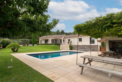 Maison &agrave; vendre &agrave; CAUMONT-SUR-DURANCE Perigord - 6 pi&egrave;ces - 230 m&sup2; 
