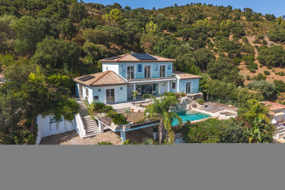 Maison &agrave; vendre &agrave; HYÈRES  - 9 pi&egrave;ces - 178 m&sup2; 