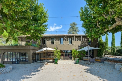 Maison &agrave; vendre &agrave; AIX-EN-PROVENCE  - 23 pi&egrave;ces - 620 m&sup2; 