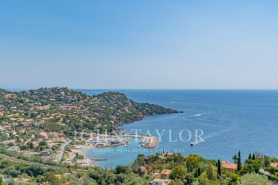 House for sale in THÉOULE-SUR-MER Parc Imperial - 8 rooms - 373 m&sup2; 