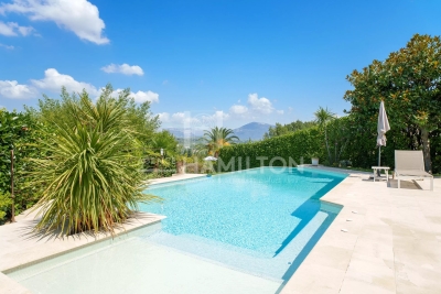 House for sale in VALBONNE Port - 7 rooms - 320 m&sup2; 