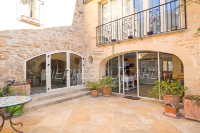Maison &agrave; vendre &agrave; VERS-PONT-DU-GARD  - 10 pi&egrave;ces - 270 m&sup2; 