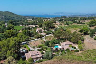 Maison &agrave; vendre &agrave; ST-CYR-SUR-MER  - 10 pi&egrave;ces - 447 m&sup2; 