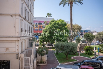 Apartment for sale in CANNES Petit-Juas - 3 rooms - 96 m&sup2; 