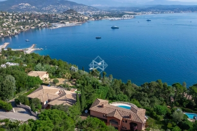 Maison &agrave; vendre &agrave; THÉOULE-SUR-MER  - 11 pi&egrave;ces - 367 m&sup2; 
