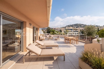 Apartment for sale in CANNES Magagnosc - 6 rooms - 193 m&sup2; 
