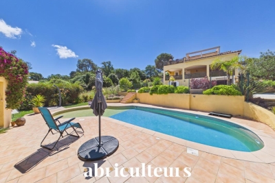 Maison &agrave; vendre &agrave; SIX-FOURS-LES-PLAGES Est - 5 pi&egrave;ces - 140 m&sup2; 