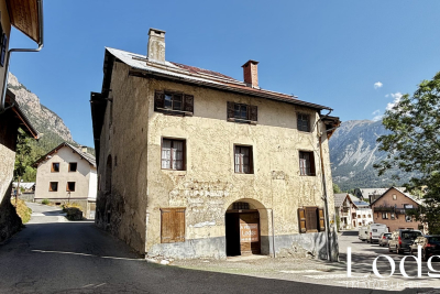 Maison &agrave; vendre &agrave; VAL-DES-PRES  - 10 pi&egrave;ces - 300 m&sup2; 