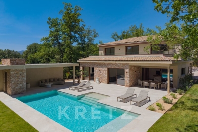 Maison &agrave; vendre &agrave; TOURRETTES Nord - 6 pi&egrave;ces - 250 m&sup2; 