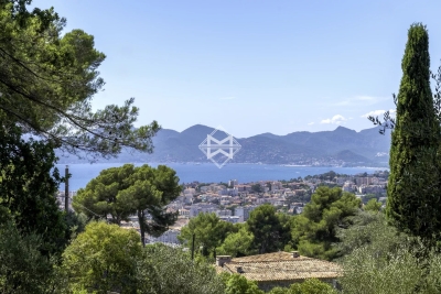 House for sale in CANNES Bottero - 8 rooms - 432 m&sup2; 