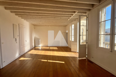 Appartement &agrave; louer &agrave; BORDEAUX  - 4 pi&egrave;ces - 107 m&sup2; 
