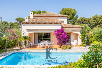 Maison &agrave; vendre &agrave; SANARY-SUR-MER Madeleine Thoron - 7 pi&egrave;ces - 188 m&sup2; 