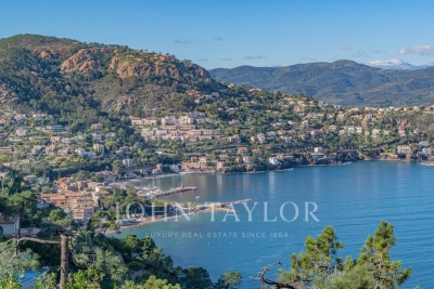 Maison &agrave; vendre &agrave; THÉOULE-SUR-MER Sainte-Catherine - 6 pi&egrave;ces - 180 m&sup2; 